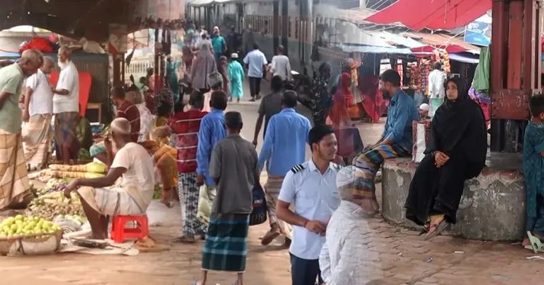 নওগাঁর জরাজীর্ণ আহসানগঞ্জ রেলস্টেশন